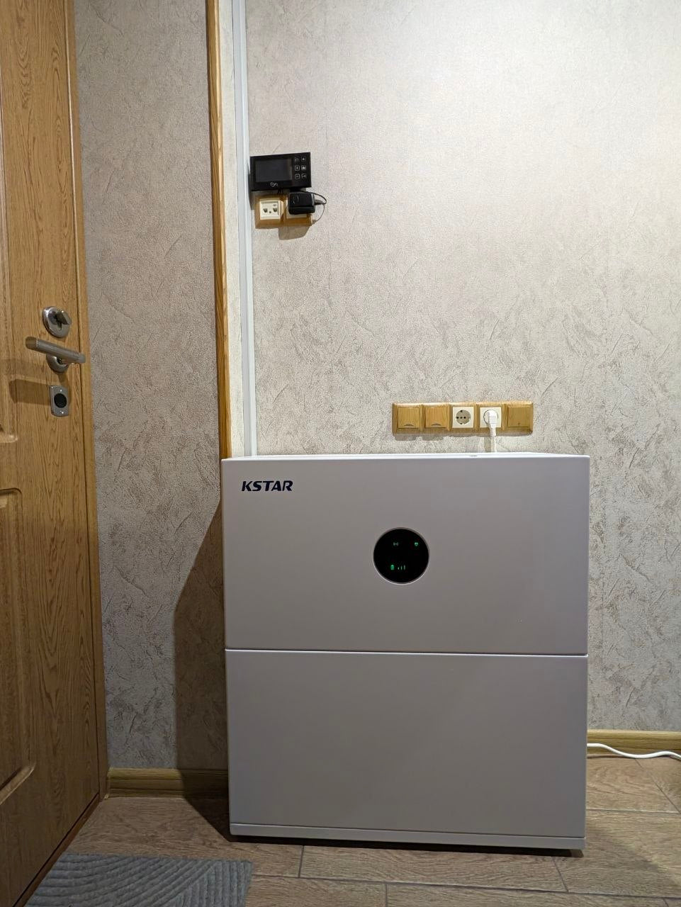 Трехфазный комплект бесперебойного питания — KSTAR BlueSpark E12KT-D22 12 кВт + АКБ 15,36 кВт·ч